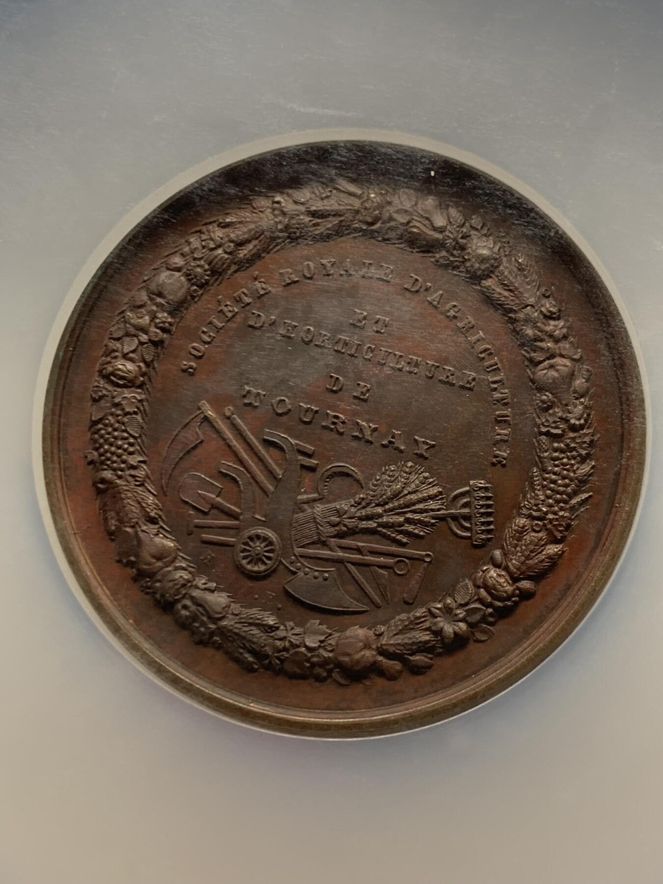 《竞宝斋》第465场 周日，周一，周二，3场连拍 （全场包邮）欢迎送拍 NGC MS61BN 比利时图尔奈皇家农业与园艺学会铜章，直径51毫米，加大加厚盒。