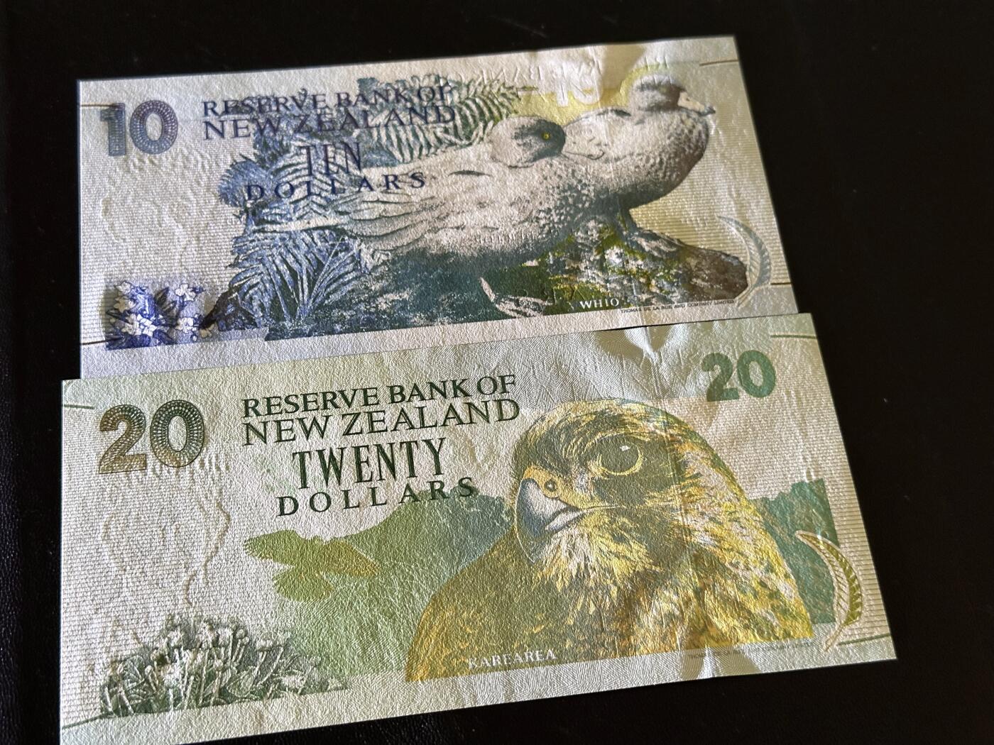 《外钞收藏家》第六百零八期（精选场）（本平台长期征集拍品、欢迎藏友们联系合作） 新西兰纸币版10和20元 2张一起 全新UNC