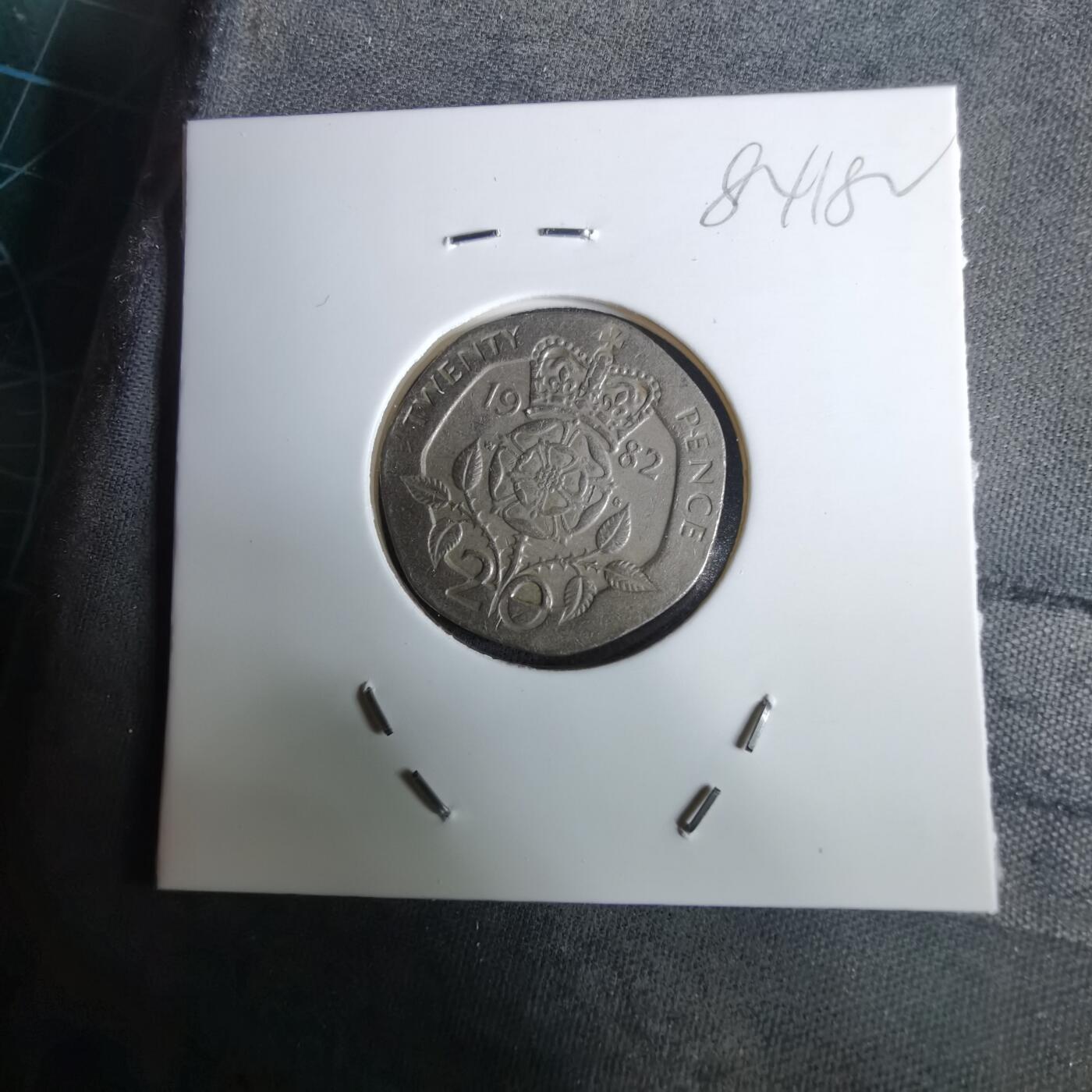 沼泽如烟--第984场 英国2000年20便士