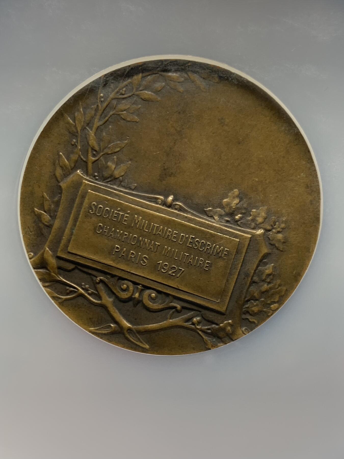 《竞宝斋》第465场 周日，周一，周二，3场连拍 （全场包邮）欢迎送拍 NGC MS62BN 1927年法国巴黎军事击剑协会铜章，50mm，加大加厚盒。