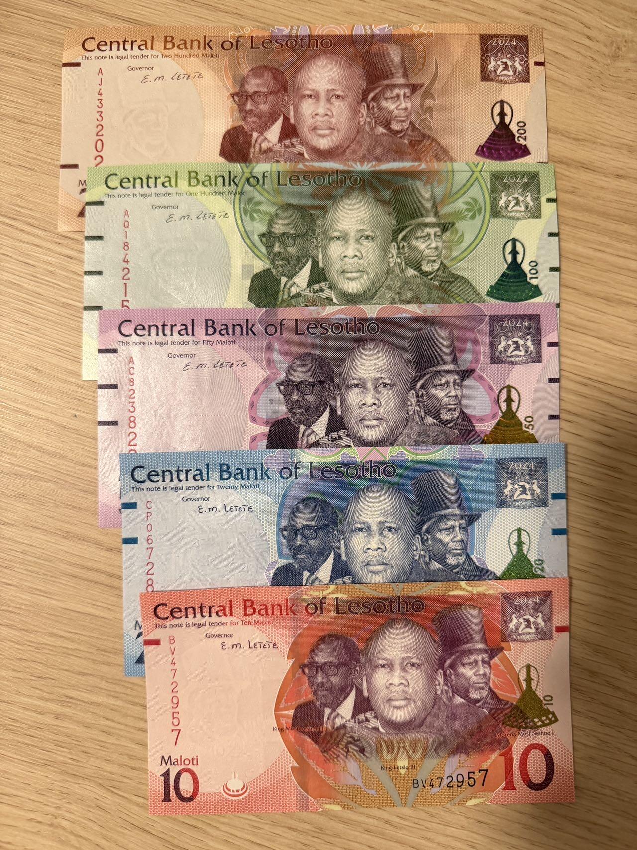 【现货新钞合集】捷克纪念钞不丹塑料钞孟加拉新版500塔吉克斯坦纪念钞带册俄罗斯新版1000卢布莱索托2024新版hybrid