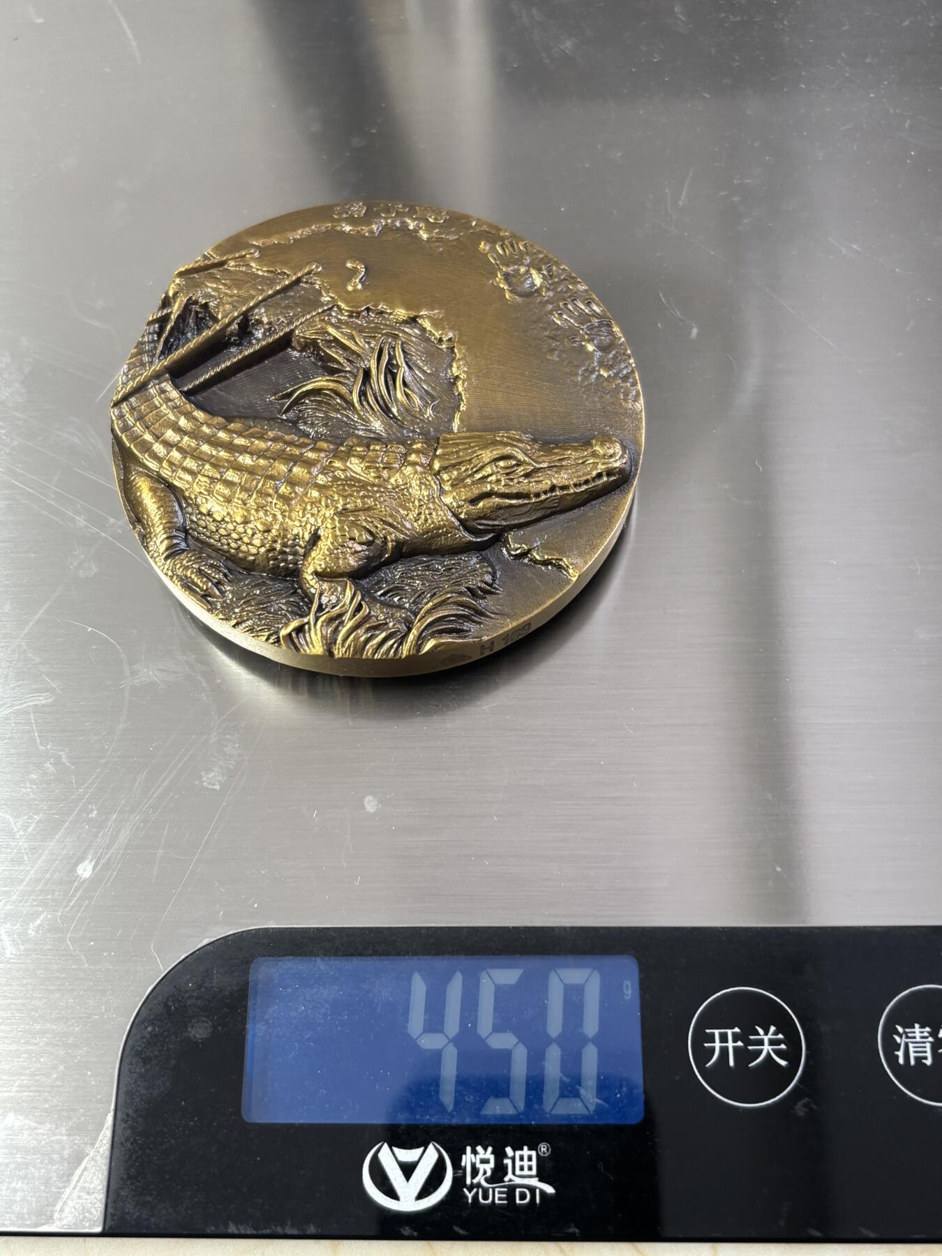 第190期拍卖 中国守望归途珍惜野生动植物扬子鳄和百山祖冷杉黄铜大铜章，直径80毫米，450克