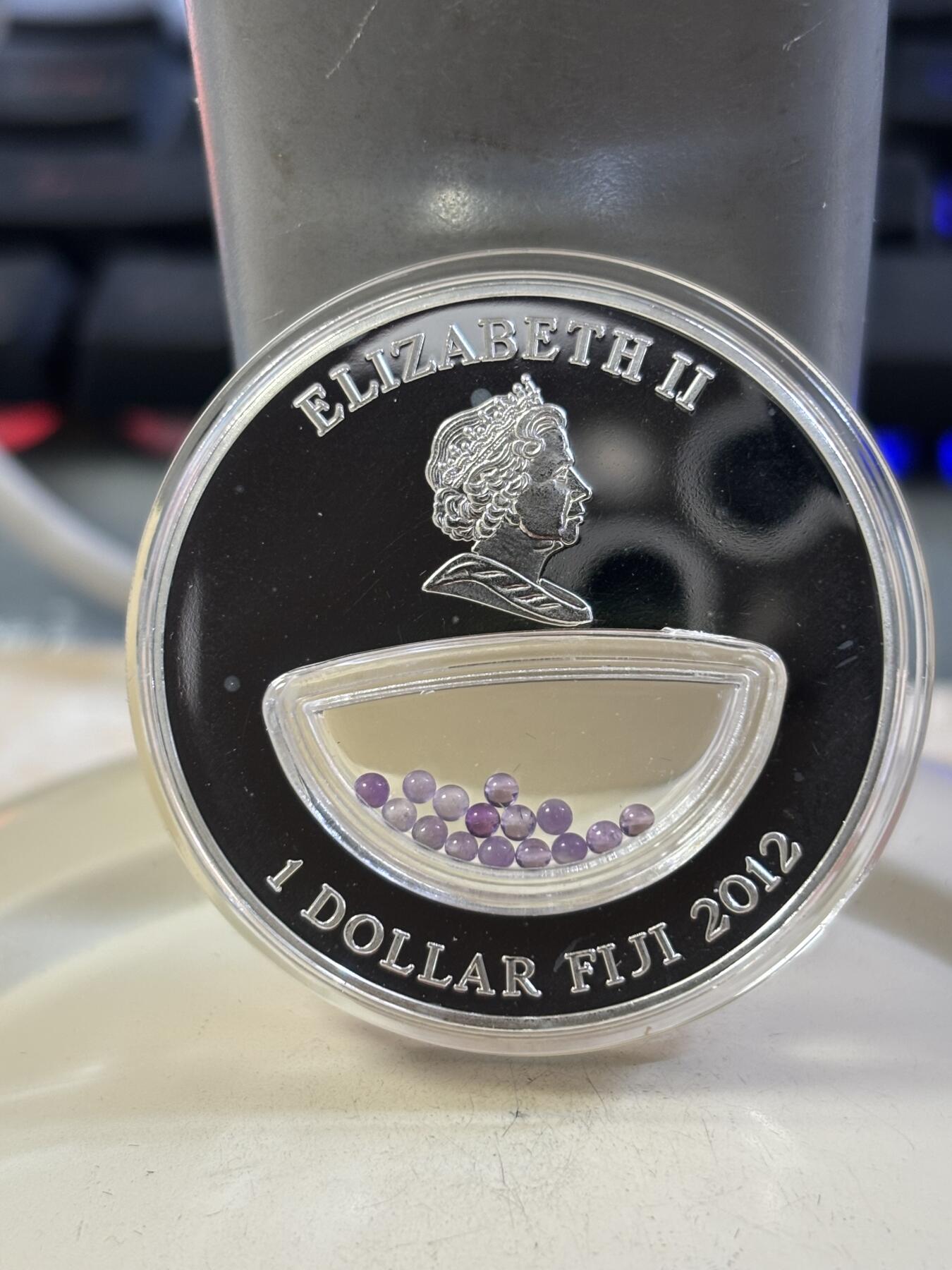 第190期拍卖 斐济2012年1元精制银币 自然母亲的宝藏-紫水晶 20克999 发行量：999 盒证全