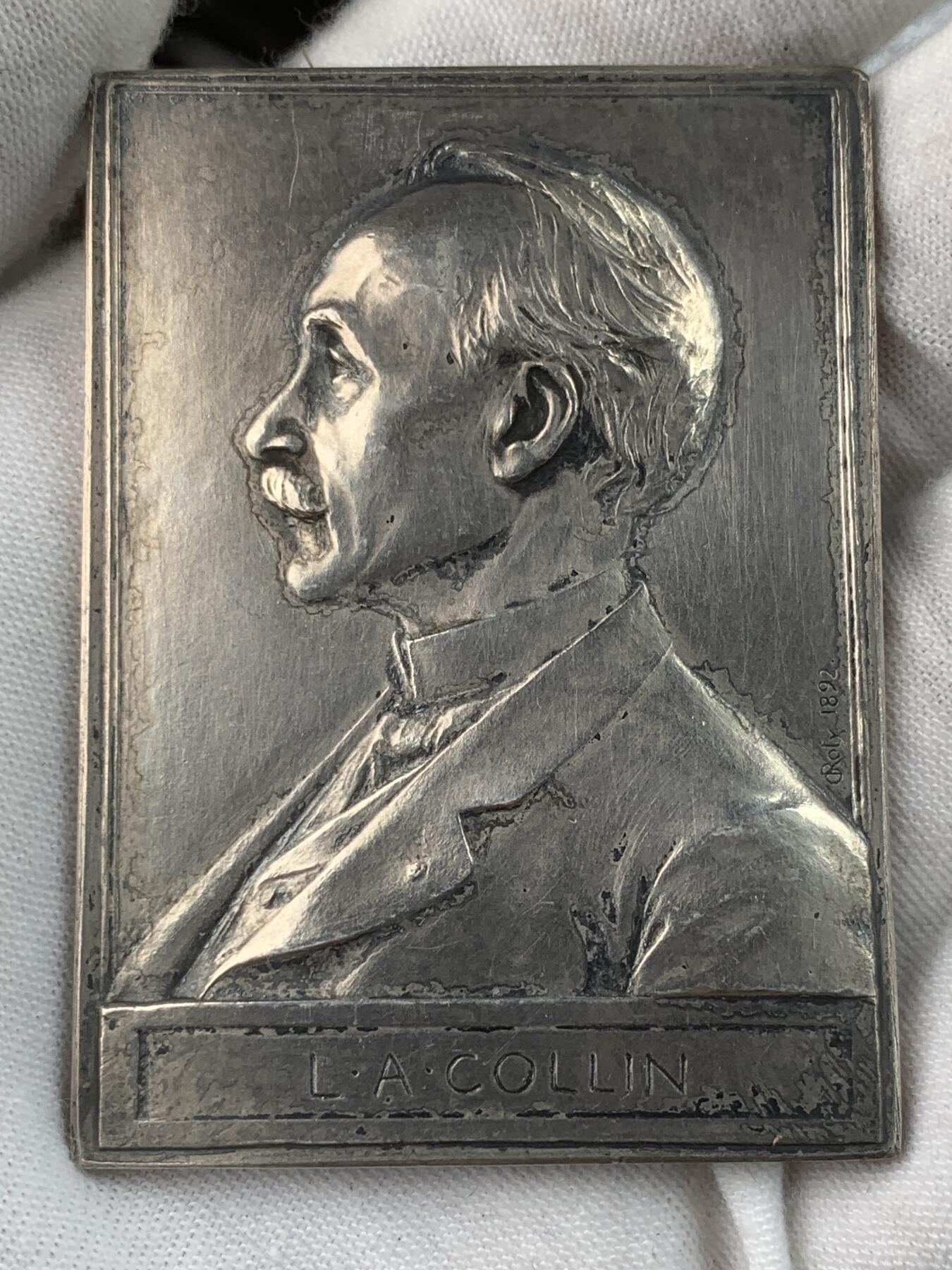 掌中浮雕-藏着的欧洲第052场 1892年法国镀银铜章， 43.4x59.4mm，O.roty雕刻，纪念医学家 L. A. Collin。