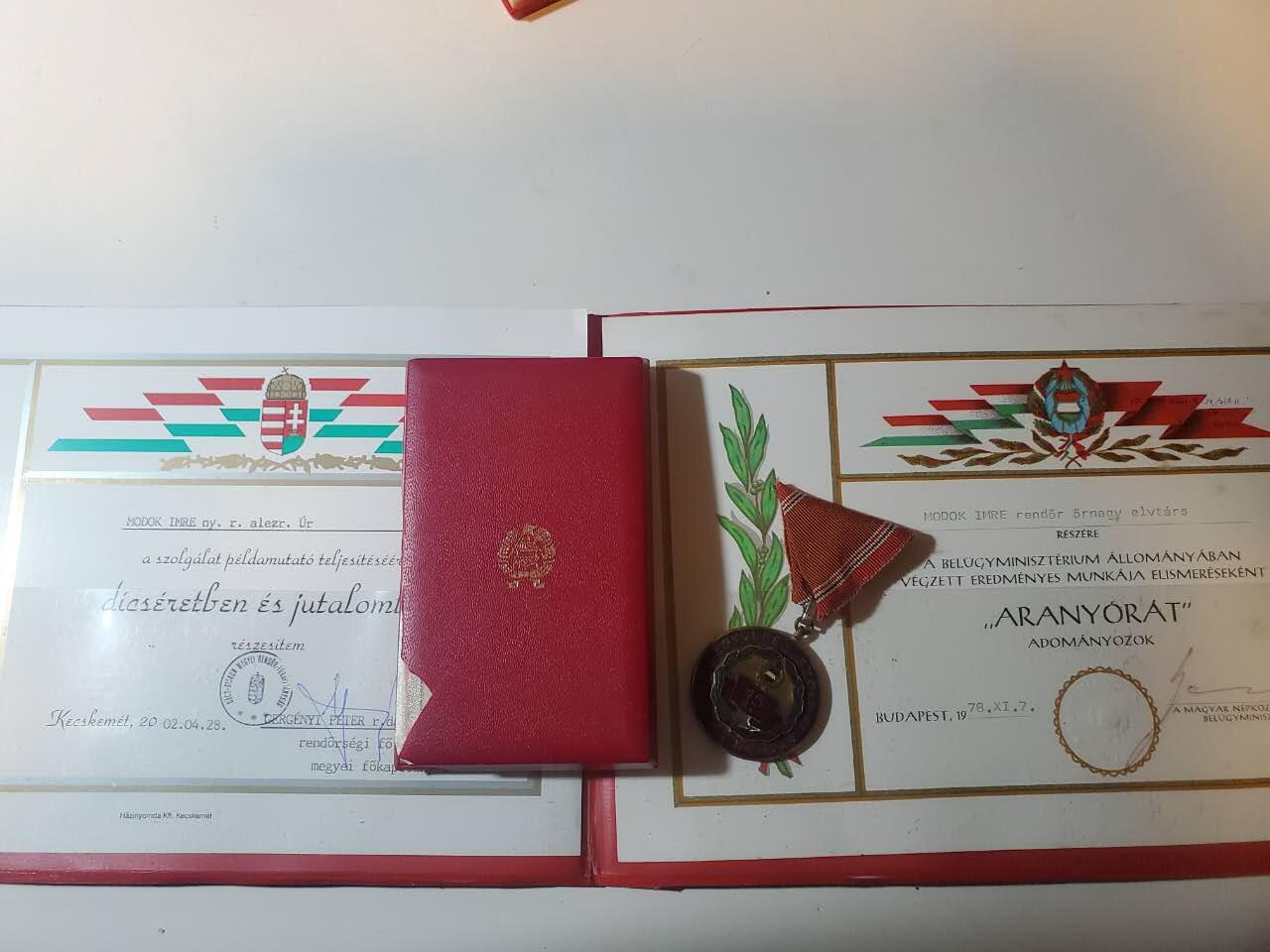 韵星假日军品类拍卖第三十九期暨默多克中校夫妇专场 -- Rimey Holidays Militaria Auction 39 & The Modoks Collection  匈牙利人民共和国默多克中校15年人民军服务奖章 内务部服务公务员荣休证书、匈牙利共和国退休人员在赞美与奖励中服务感谢证书