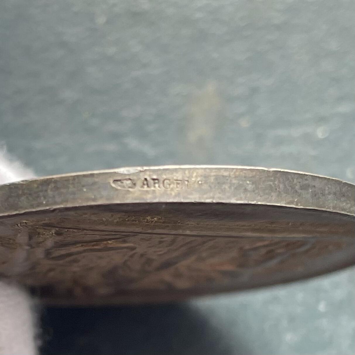 「木头集藏」“ 新岁撷珍”——章牌精品专场！  法国拉雷奥勒区农业协会原盒银章，直径：36 mm，22 g，边铭：丰饶角 ARGENT，原盒正常使用！