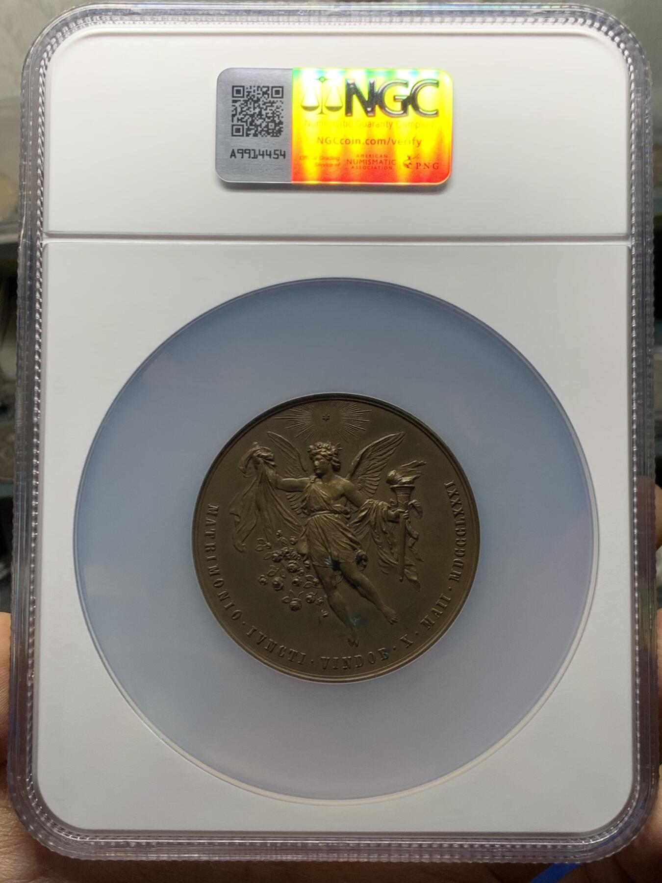 《竞宝斋》第465场 周日，周一，周二，3场连拍 （全场包邮）欢迎送拍 NGC MS62BN 奥地利1881年鲁道夫王储结婚纪念铜章 加大加厚盒