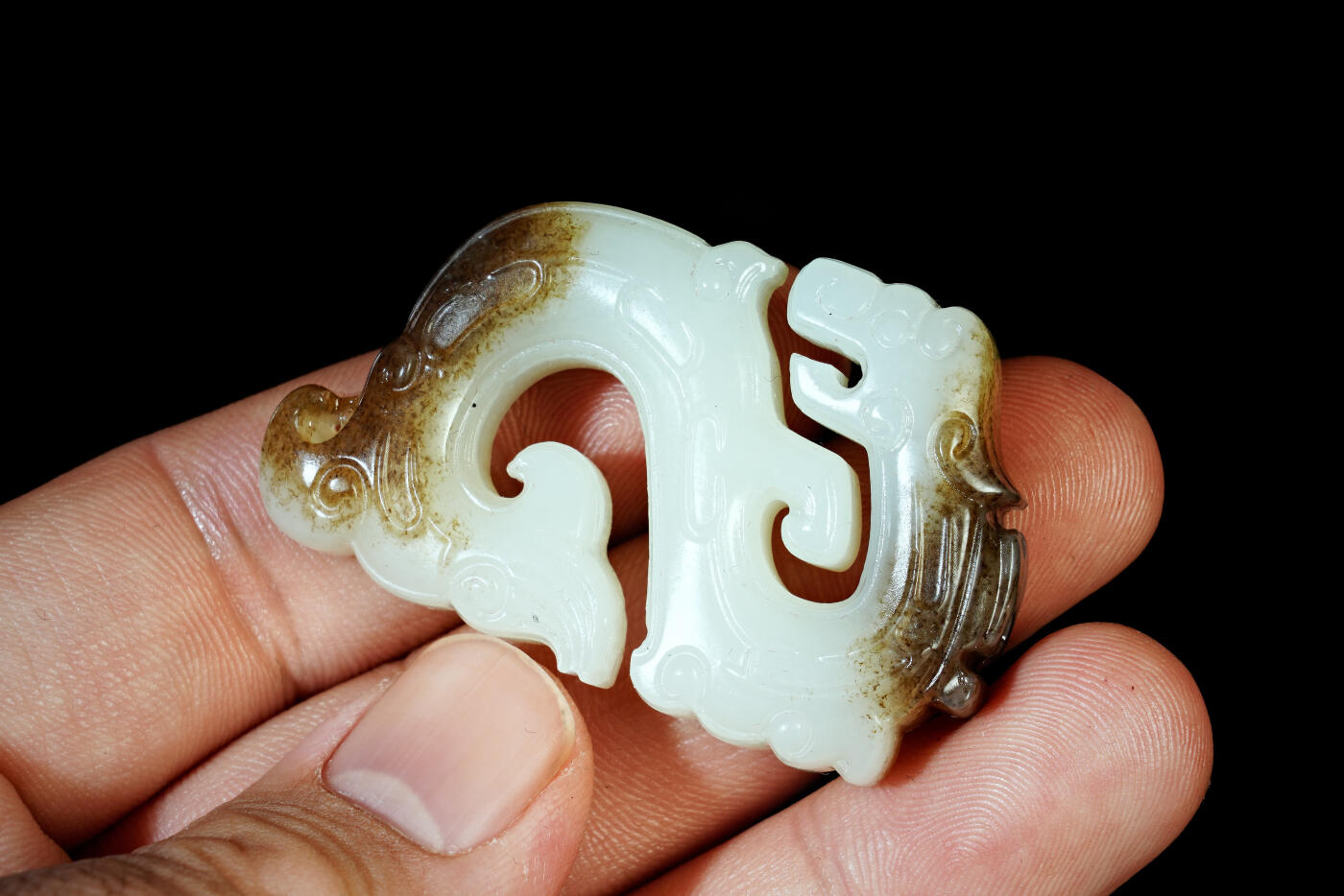 上海都达杂项专场十九（全场包邮） 天然和田白玉精雕《仿古龙》挂件