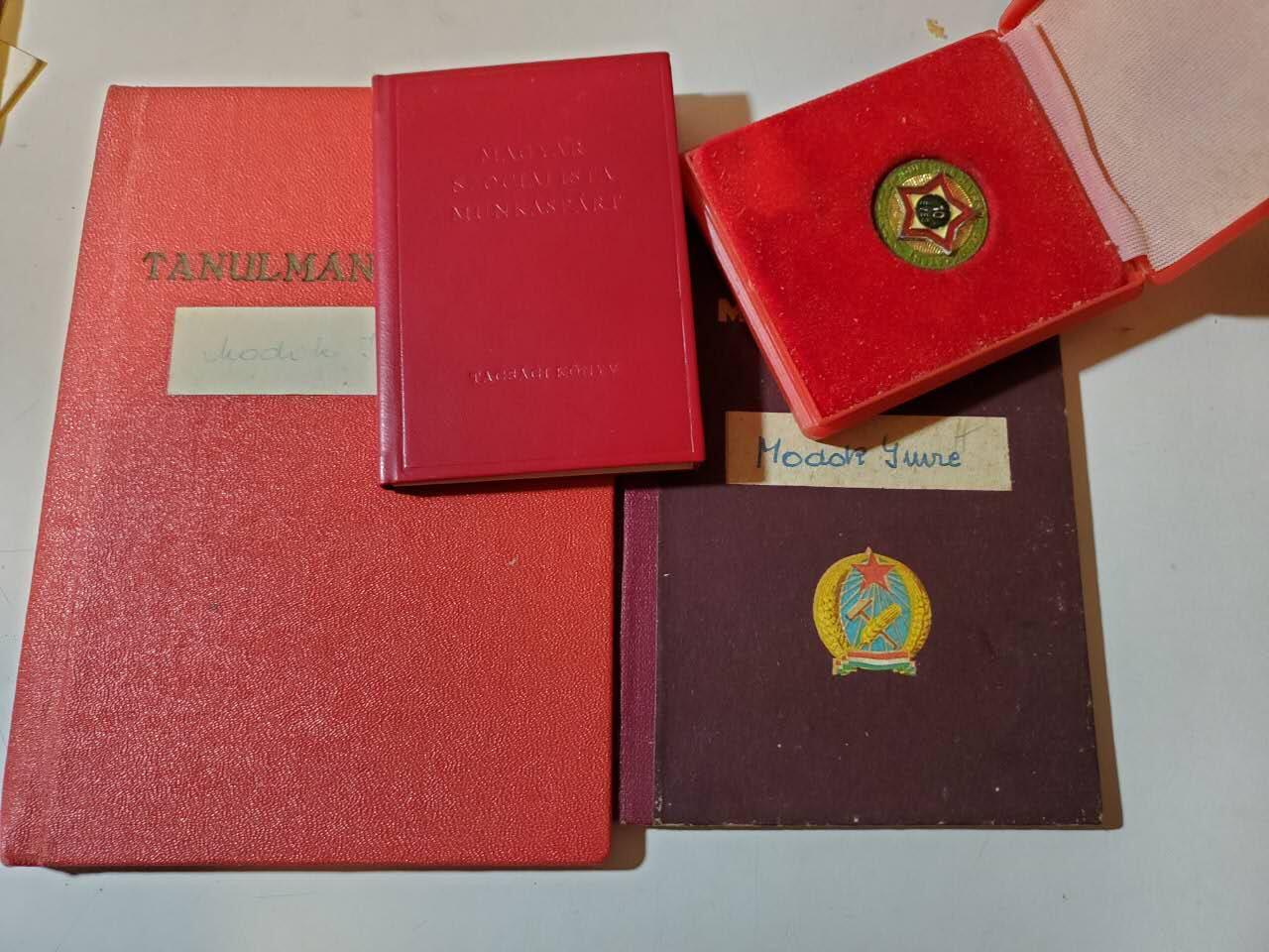 韵星假日军品类拍卖第三十九期暨默多克中校夫妇专场 -- Rimey Holidays Militaria Auction 39 & The Modoks Collection  匈牙利人民共和国默多克10年社会服务奖章带证书 马克思大学党政学习证书匈牙利社会主义工人党党证 良好行为记录证书（拉克西时期）  