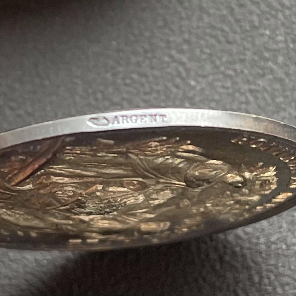 「木头集藏」“ 新岁撷珍”——章牌精品专场！ A. BERTRAND～法国农业功绩原盒银奖章，直径：33.5 mm，14.5 g，边铭：丰饶角 ARGENT，较少见农业银章，品相不错，原盒正常使用。