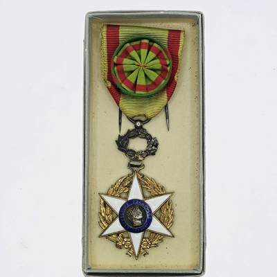 2026年2月8日拍卖 - 法国农业功勋勋章，军官级，银质镀金珐琅，带纸盒