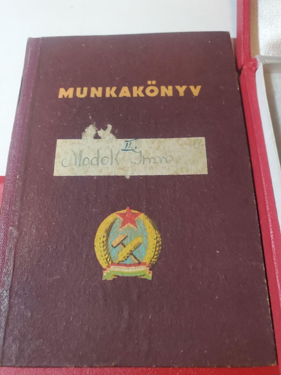 韵星假日军品类拍卖第三十九期暨默多克中校夫妇专场 -- Rimey Holidays Militaria Auction 39 & The Modoks Collection  匈牙利人民共和国默多克夫人早期为祖国服务奖章带原盒略，公务员退休感谢证书 良好服务记录册