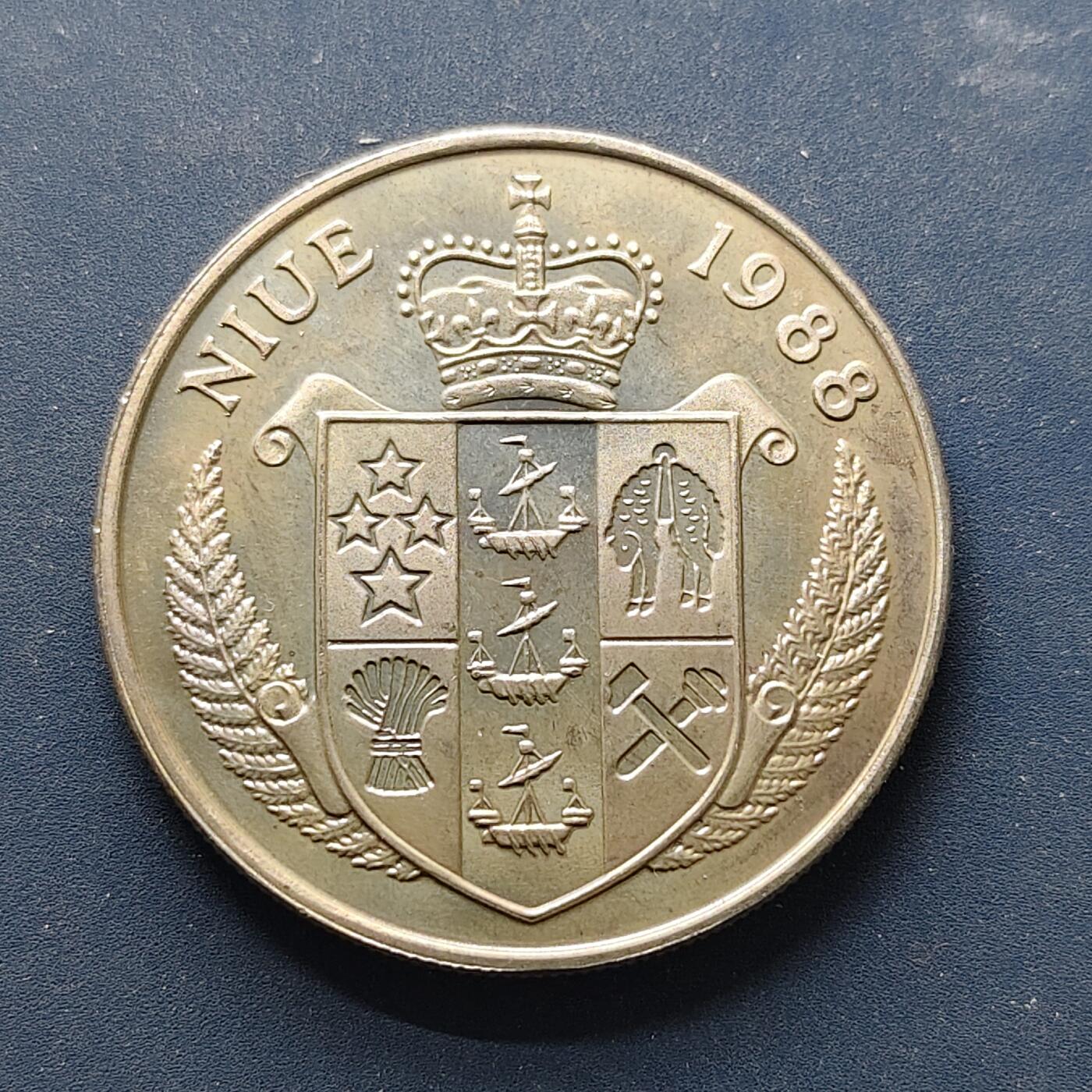 【全场包邮】纯粹捡漏拍500场-持续更新中 纽埃1988年5元肯尼迪遇刺25周年纪念币