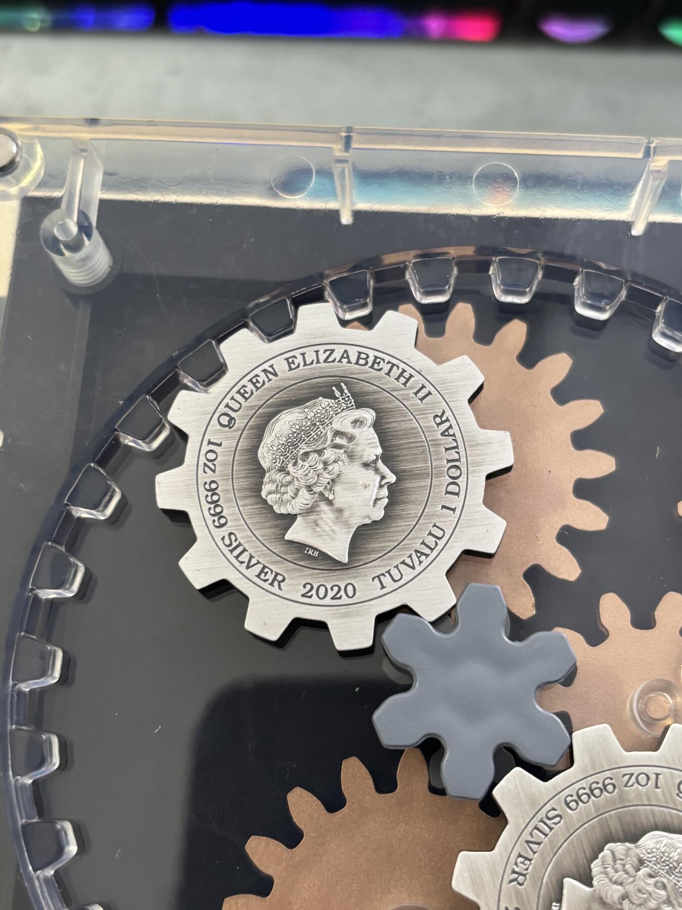 第190期拍卖 图瓦卢（珀斯铸造）2020年1元X2齿轮形仿古银币套  工业中运动机构-齿轮组 9999银1盎司X2 发行量：1500 盒证全