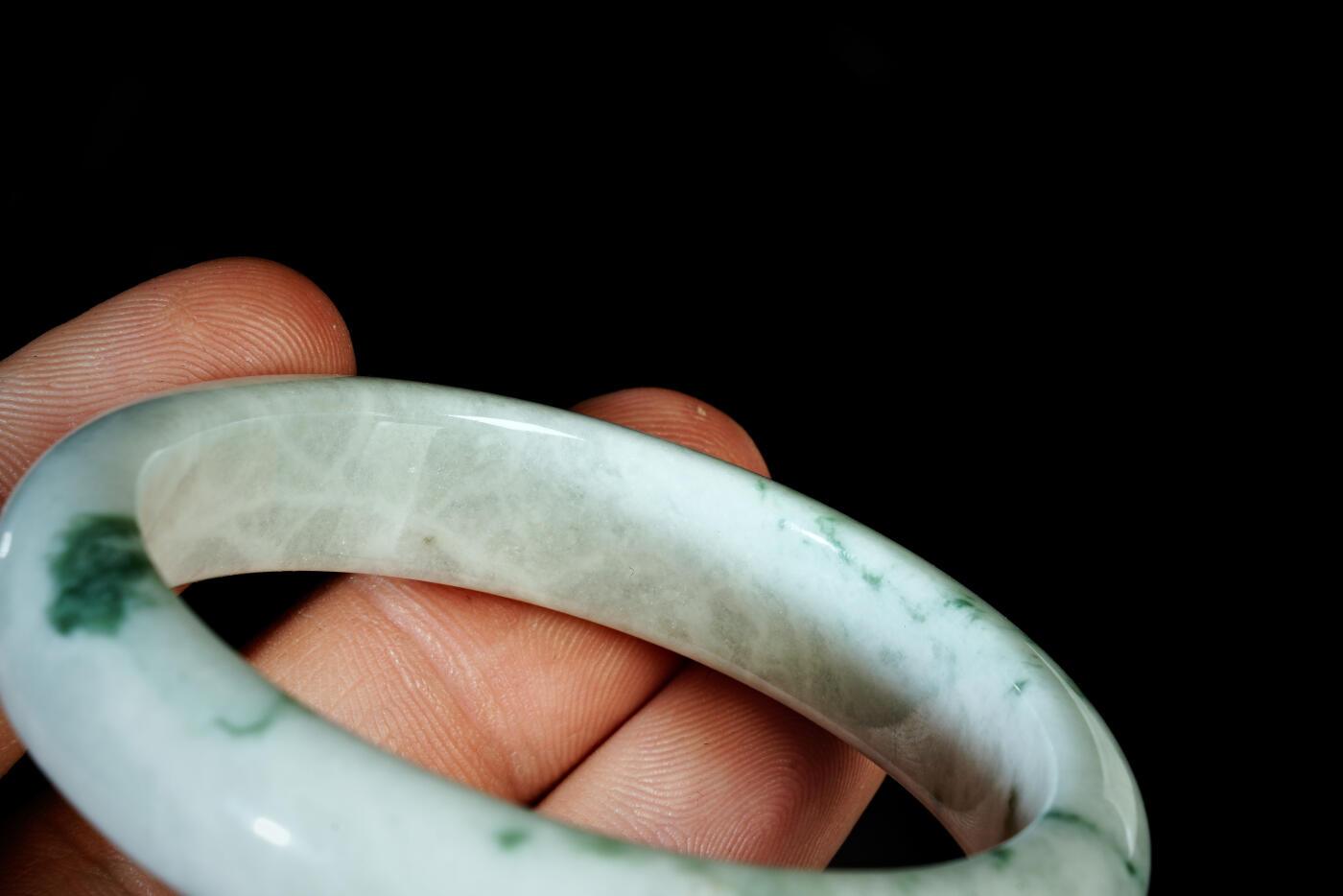 上海都达杂项专场二十一（全场包邮） 天然冰糯种飘绿翡翠（A货）贵妃手镯 附鉴定证书90-49