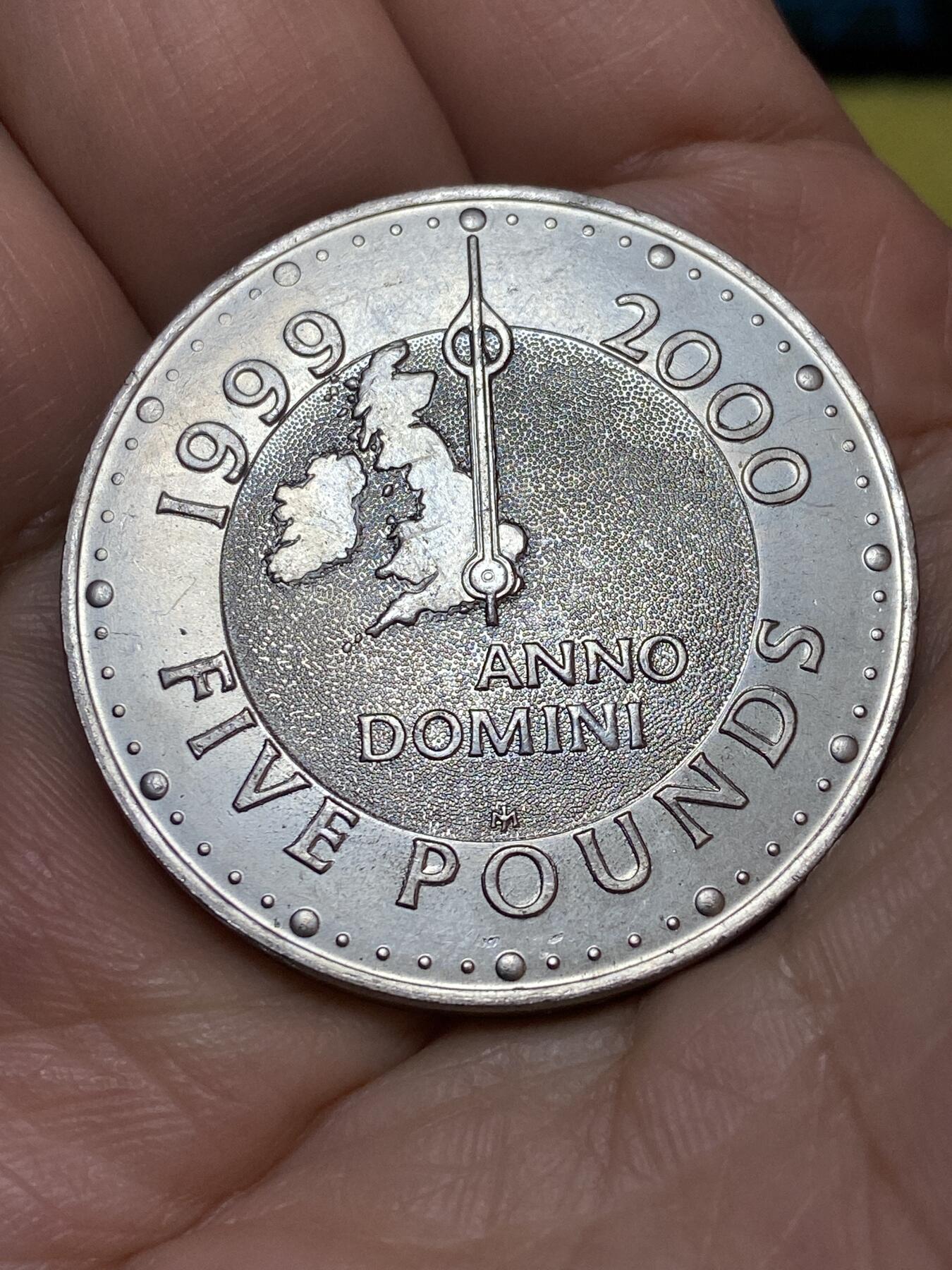 2026年第十九场(总第一百八十八场）外国好品散币场(免佣金) 英国🇬🇧1999年5英镑(千禧年纪念币，首发年仅发行2年)