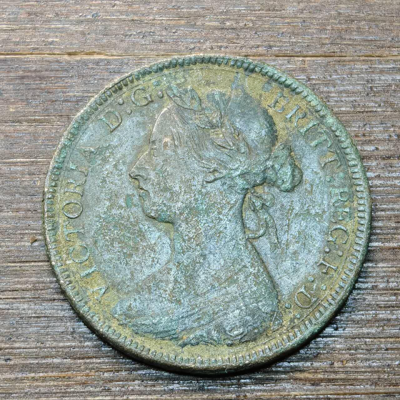 【本场4.12号发货】★第145★散币专场 不寄存，30包邮。不满30元，支付5元运费。《接受代拍 代送NGC评级》 26【无寄存】英国 1883年 1法新 铜币 