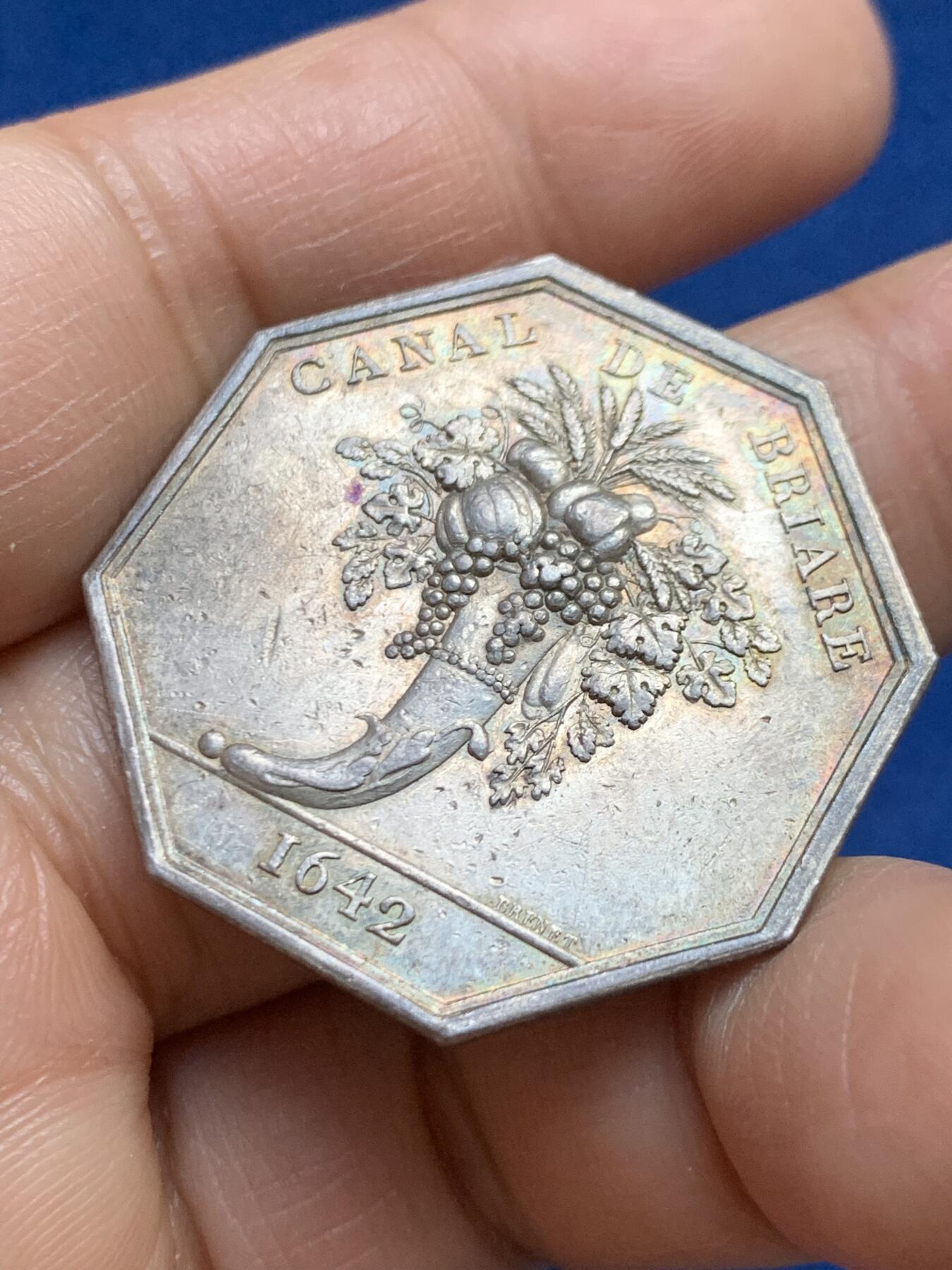 《竞宝斋》第465场 周日，周一，周二，3场连拍 （全场包邮）欢迎送拍 法国八角银章，布里亚尔运河，三河神，16.33g，34.1mm，早期无边铭