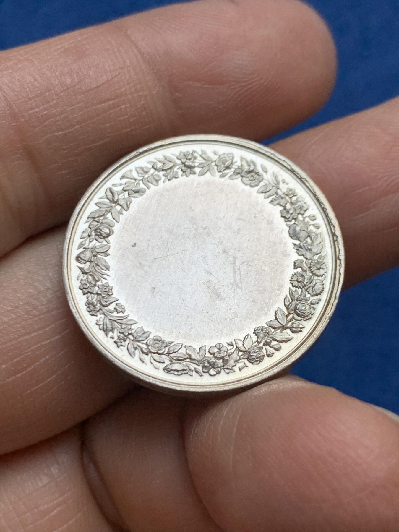 《竞宝斋》第465场 周日，周一，周二，3场连拍 （全场包邮）欢迎送拍 法国婚姻与爱情纪念银章，10.00g，27.4mm，手指边铭