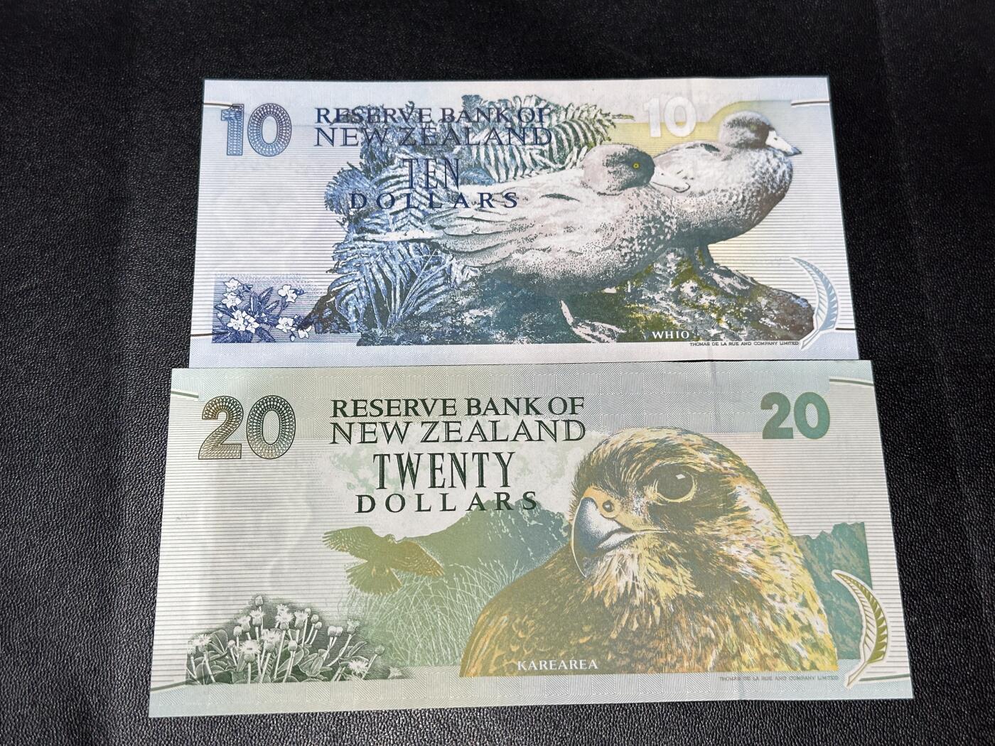 《外钞收藏家》第六百零八期（精选场）（本平台长期征集拍品、欢迎藏友们联系合作） 新西兰纸币版10和20元 2张一起 全新UNC