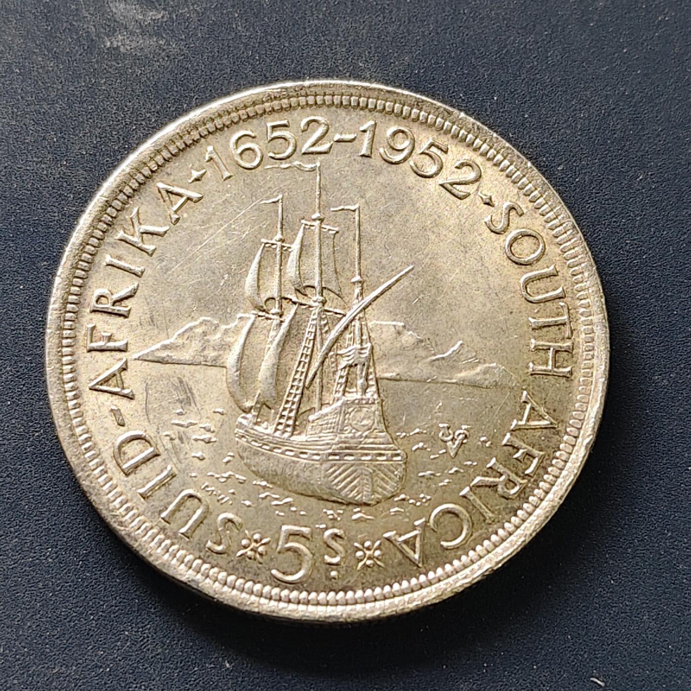 【全场包邮】纯粹捡漏拍501场-持续更新中 南非1952年5先令发现开普敦300周年克朗型纪念银币【38.61毫米28.28克50%】
