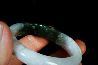 上海都达杂项专场四十七【全场包邮】  天然冰种带绿翡翠（A货）贵妃手镯 附鉴定证书90-48