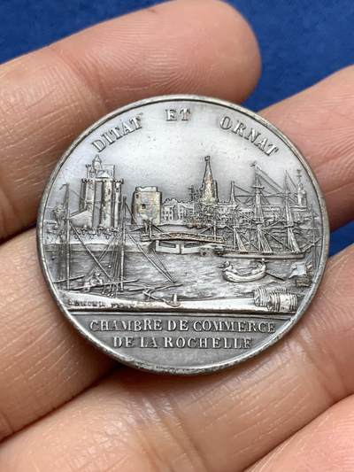 《竞宝斋》第465场 周日，周一，周二，3场连拍 （全场包邮）欢迎送拍 - 法国罗谢尔港口景观纪念银章，丰饶角边铭，品相无敌，32.5mm，16.35g