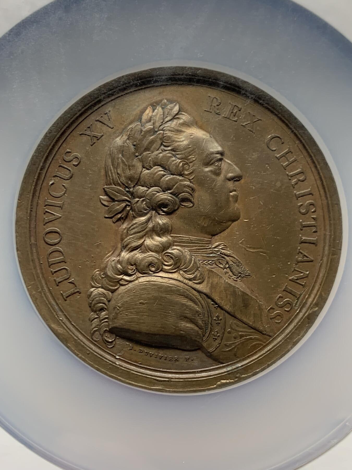 《竞宝斋》第465场 周日，周一，周二，3场连拍 （全场包邮）欢迎送拍 NGC UNCD 法国1767年纪念奥尔良大教堂扩建铜章，正面为路易十五侧像，64mm，加大加厚盒。