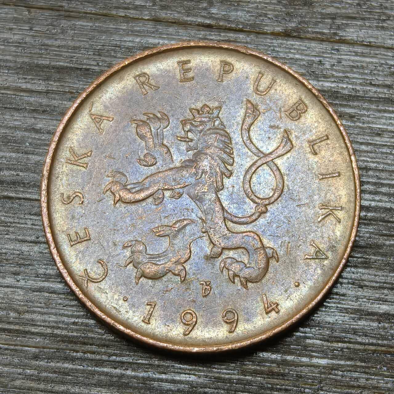 【本场4.12号发货】★第145★散币专场 不寄存，30包邮。不满30元，支付5元运费。《接受代拍 代送NGC评级》 80【无寄存】捷克 1994年 10克朗 铜币