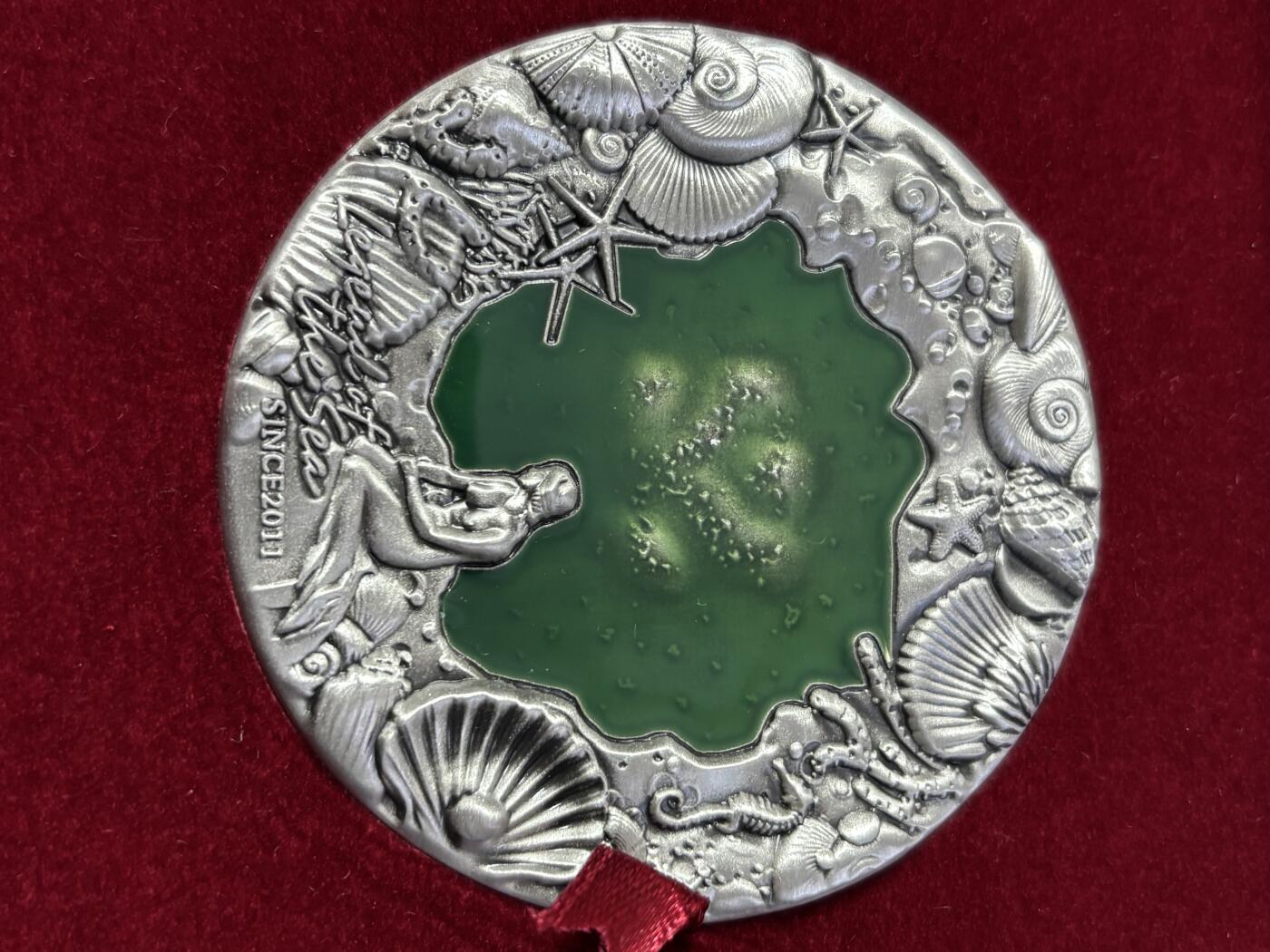 第190期拍卖 海洋传奇白铜珐琅彩铜章，直径76毫米，重197克