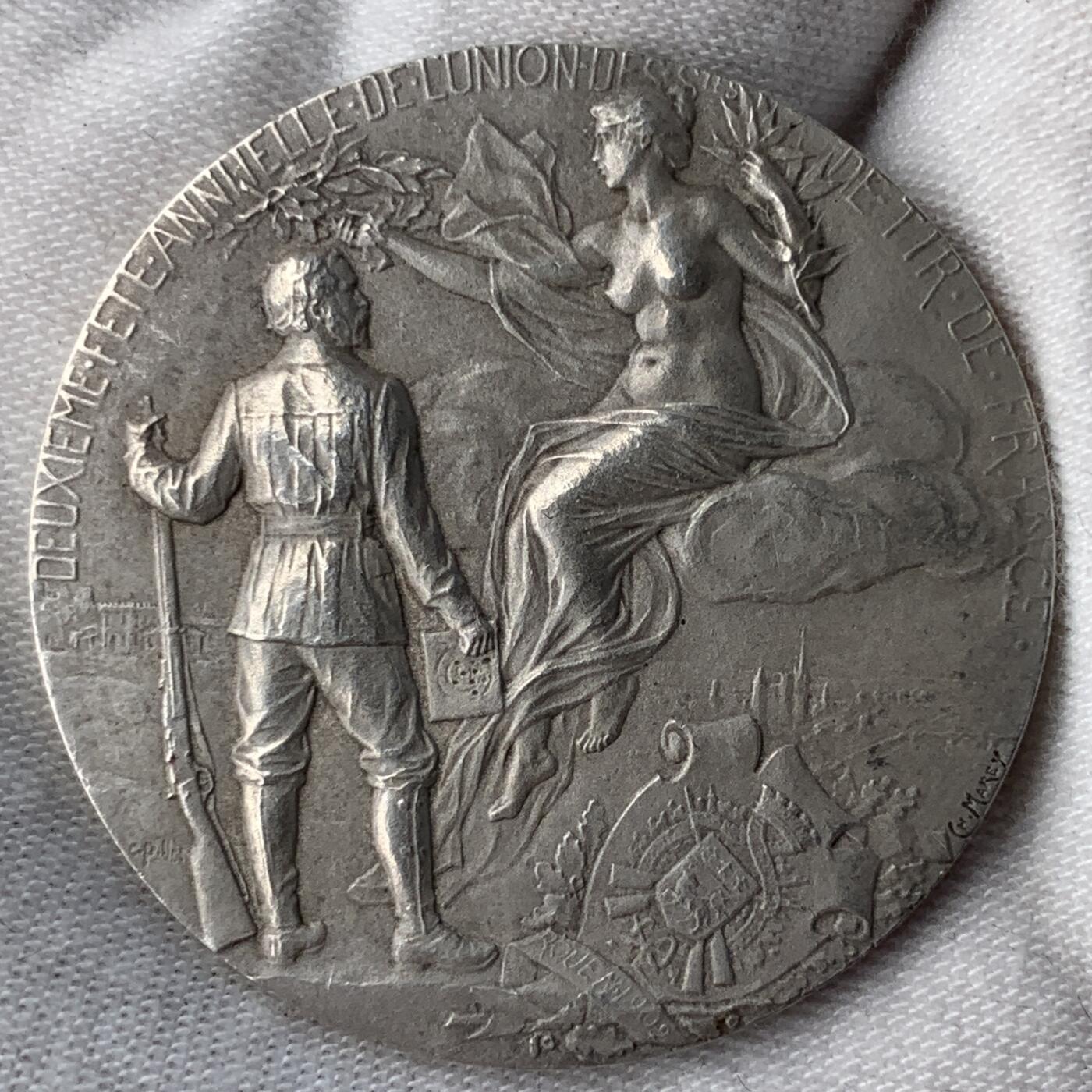 掌中浮雕-藏着的欧洲第052场 法国新艺术银章《圣战联盟二周年纪念》，36mm ，20.89g，作者: 夏尔.皮耶（ch.piIlee），piIlet大师名誉品银章