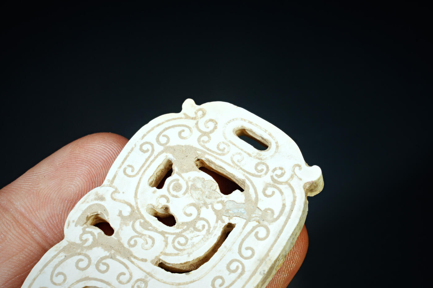 上海都达杂项专场十九（全场包邮） 鸡骨白龙形玉佩90-29