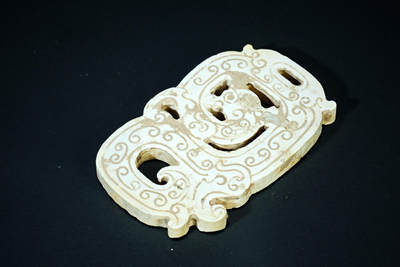 上海都达杂项专场十九（全场包邮） - 鸡骨白龙形玉佩90-29