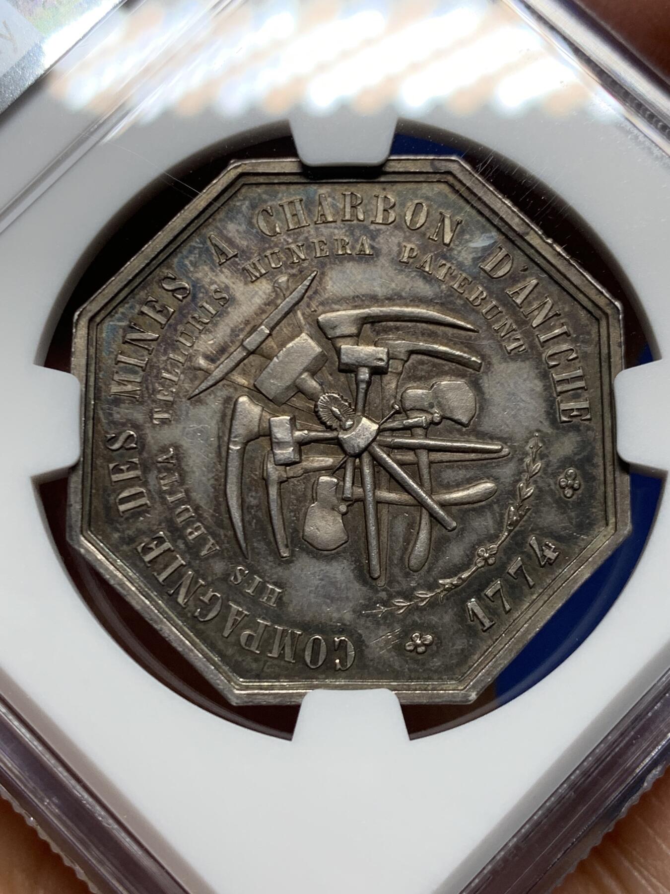 《竞宝斋》第465场 周日，周一，周二，3场连拍 （全场包邮）欢迎送拍 NGC MS63 法国阿尼什矿山和锻造厂八角银质代币，圣芭芭拉的形象，34mm，手指边铭。