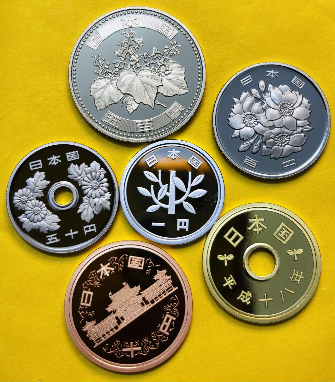 【金马踏春，泉马奔腾】2026 年新年贺岁场，（定于年初五接财神截拍）祝各位老板马到成功，马上有钱，愿岁岁平安喜乐顺遂 全新未流通日本著名演员歌手 石原裕次郎50周年精制套币 6 枚，带盒