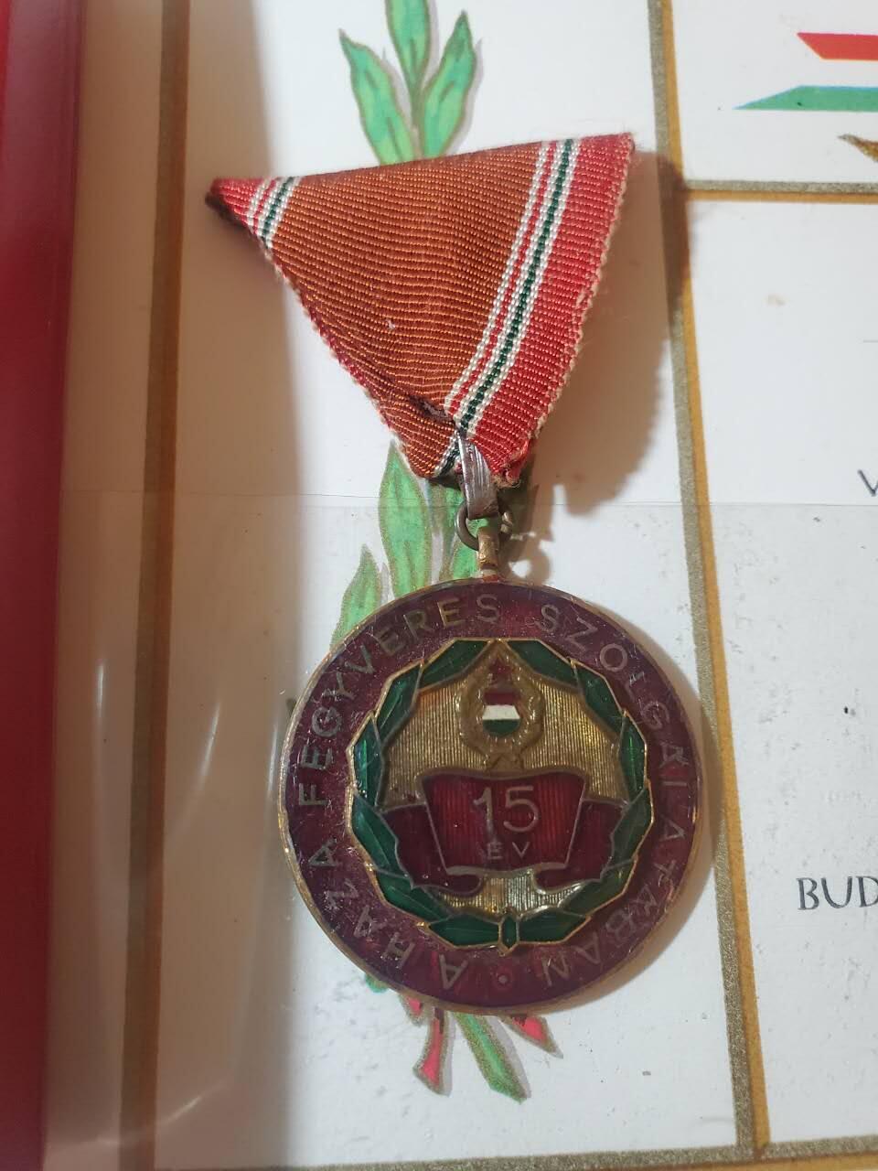 韵星假日军品类拍卖第三十九期暨默多克中校夫妇专场 -- Rimey Holidays Militaria Auction 39 & The Modoks Collection  匈牙利人民共和国默多克中校15年人民军服务奖章 内务部服务公务员荣休证书、匈牙利共和国退休人员在赞美与奖励中服务感谢证书