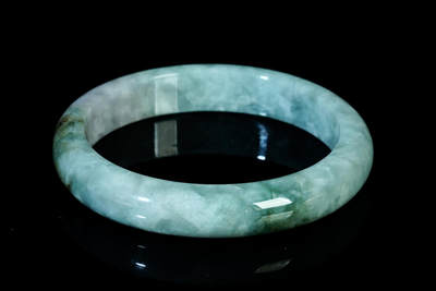 上海都达杂项专场四十七【全场包邮】  天然冰绿花翡翠（A货）贵妃手镯 附鉴定证书90-46