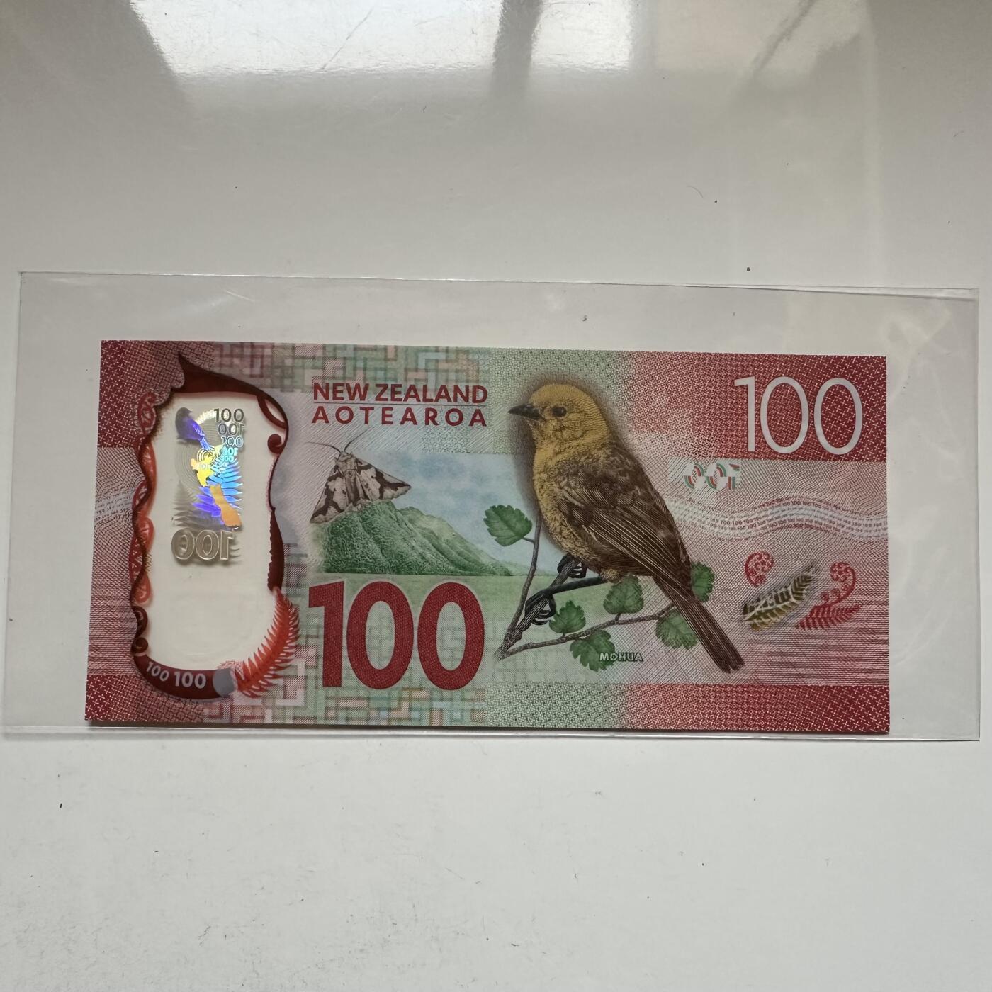 🌹外币初藏🌹🐯2026年第16场 快递将在12号停运 年前需发货的抓紧 ，年后正月十五恢复发货 新西兰¥100全新塑料钞 无47靓号