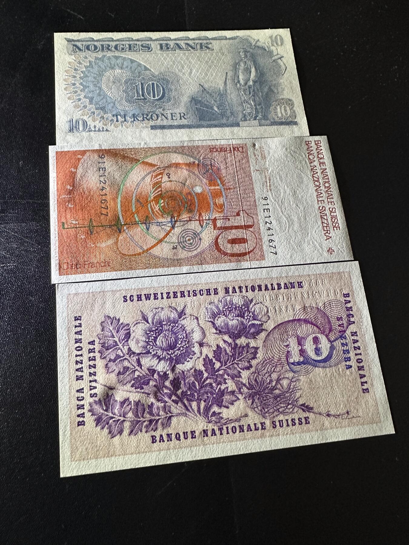 《外钞收藏家》第六百零八期（精选场）（本平台长期征集拍品、欢迎藏友们联系合作） 挪威10克朗+瑞士10法郎2个版 一起 全新UNC