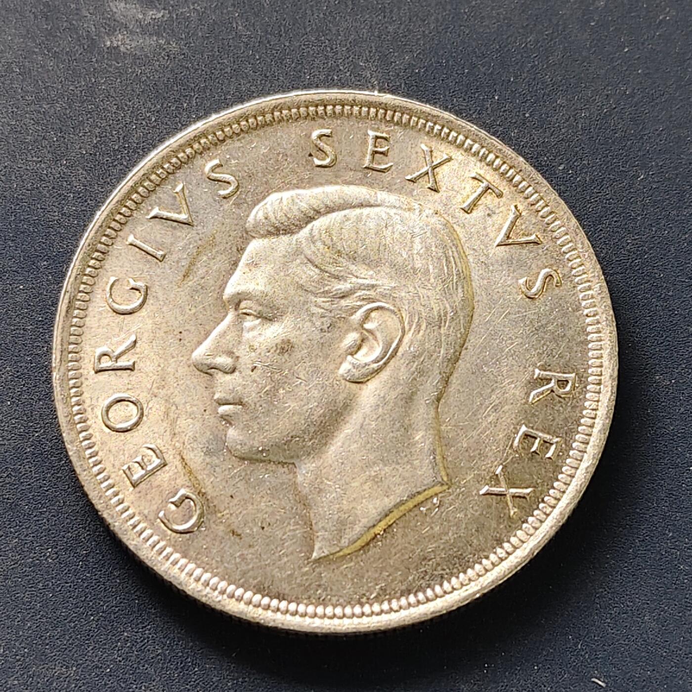 【全场包邮】纯粹捡漏拍501场-持续更新中 南非1952年5先令发现开普敦300周年克朗型纪念银币【38.61毫米28.28克50%】