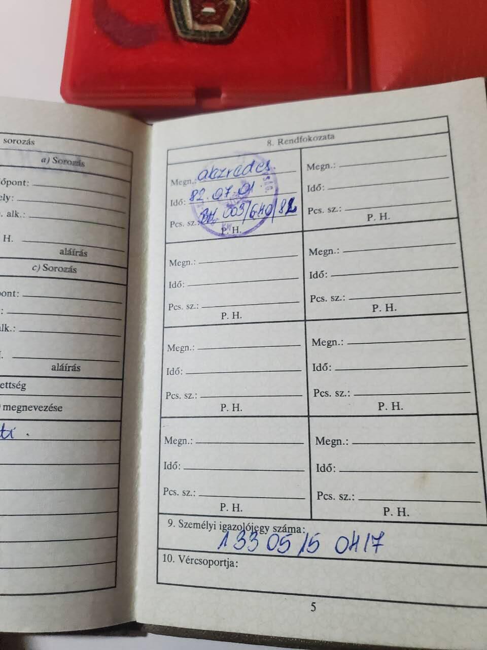 韵星假日军品类拍卖第三十九期暨默多克中校夫妇专场 -- Rimey Holidays Militaria Auction 39 & The Modoks Collection  匈牙利人民共和国默多克中校特级社会主义建设旅奖章带mini盒、证书一套 和军官证 军官证书非常稀少