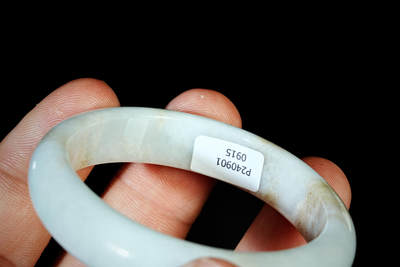 上海都达杂项专场四十七【全场包邮】  天然冰糯种翡翠（A货）蛋形手镯 附鉴定证书90-42