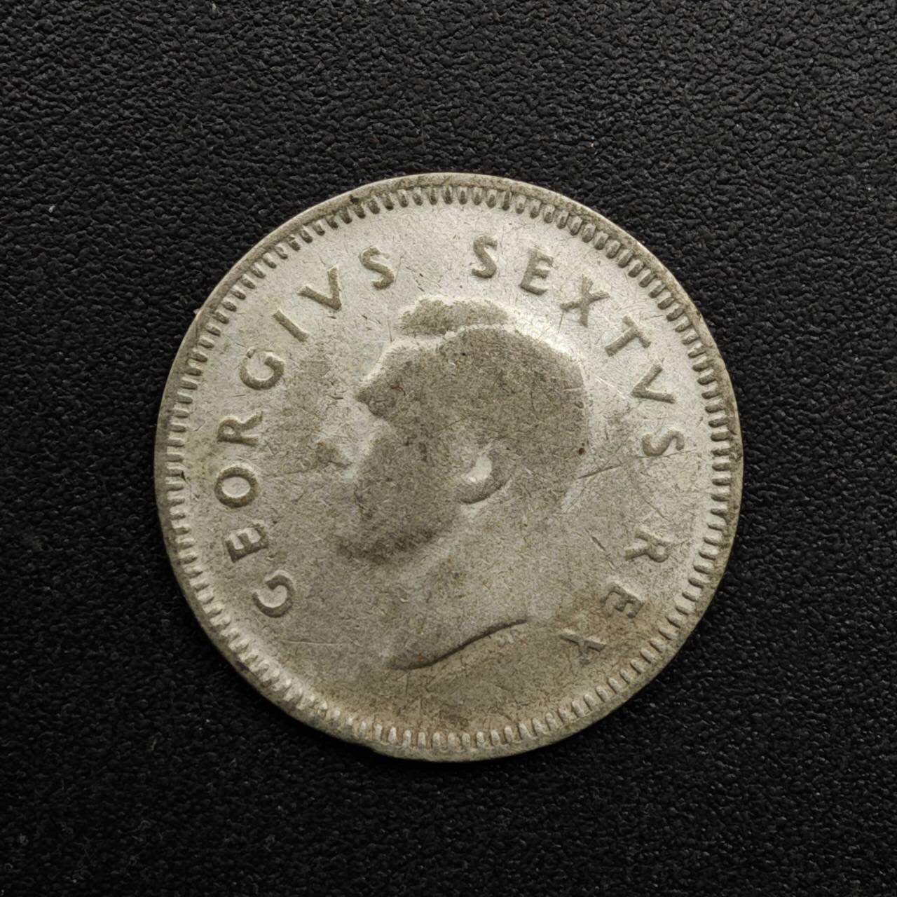 【淘币小摊】实时拍第八百六十三拍   小银币散币场   年前最后一周 之前的预留小年前全部发出 请更换最新收货地址  南非1952年乔治六世3便士银币