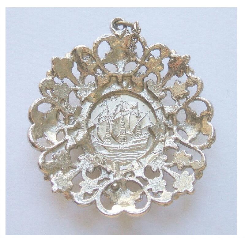 纯手工 英国伊丽莎白 花边镂空镀银高浮雕精制币章吊坠 50MM