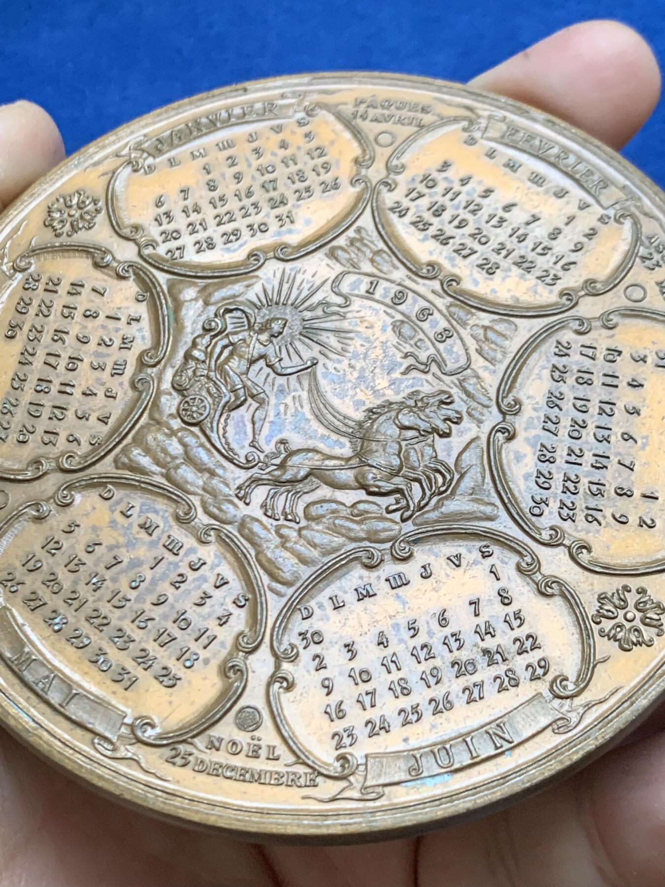 《竞宝斋》第465场 周日，周一，周二，3场连拍 （全场包邮）欢迎送拍 法国1963年日历大铜章，283.1g，95.5mm，丰饶角边铭