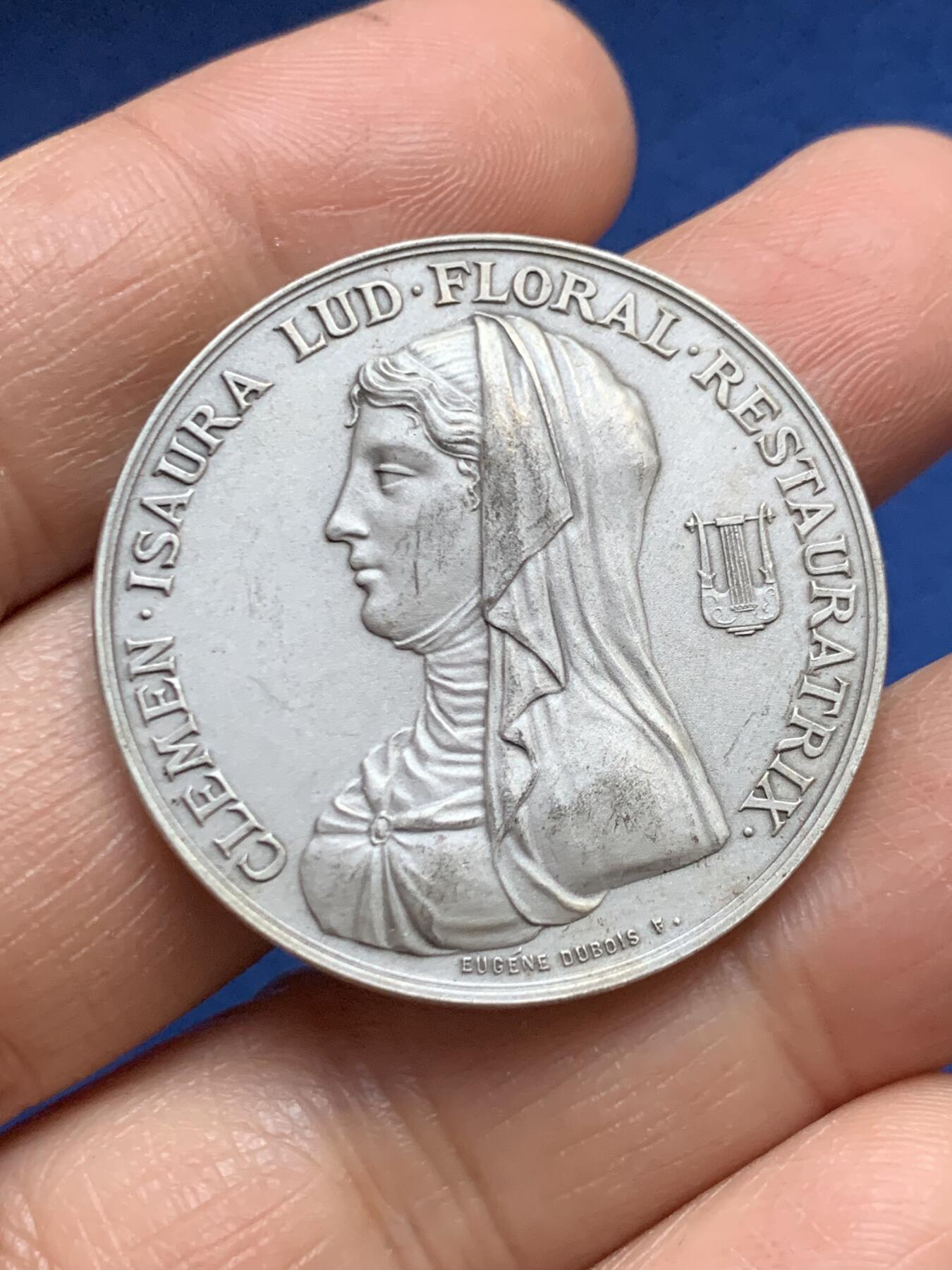 《竞宝斋》第465场 周日，周一，周二，3场连拍 （全场包邮）欢迎送拍 法国1823年图卢兹花卉节银质jeton，女诗人克莱蒙·伊索尔，22.7g，35.4mm，丰饶角1argent边铭