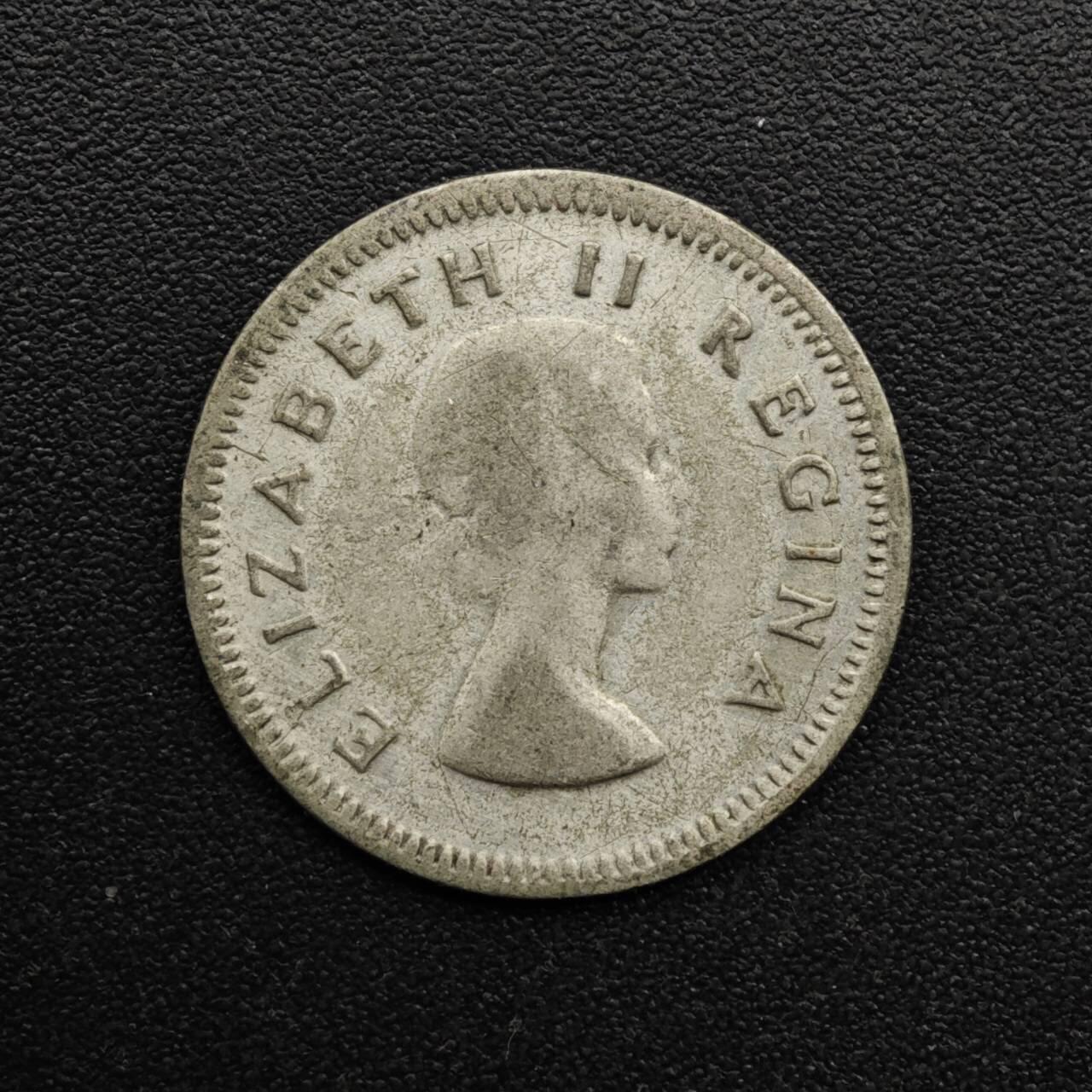 【淘币小摊】实时拍第八百六十三拍   小银币散币场   年前最后一周 之前的预留小年前全部发出 请更换最新收货地址  南非1954年伊丽莎白二世3便士银币