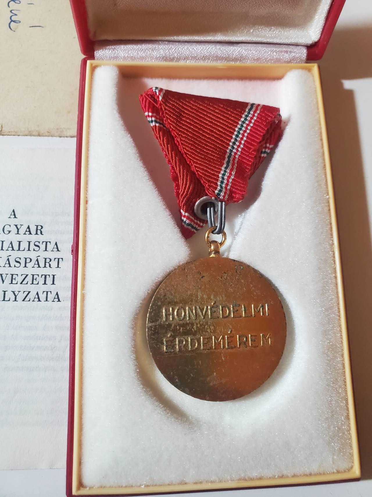 韵星假日军品类拍卖第三十九期暨默多克中校夫妇专场 -- Rimey Holidays Militaria Auction 39 & The Modoks Collection  匈牙利人民共和国默多克夫人社会主义工人党党证 预备役服务15年证章带原盒一套 拉克西时期良好记录 党章程和通讯信件