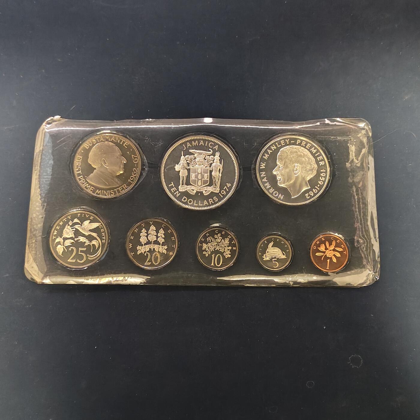 【全场包邮】纯粹捡漏拍501场-持续更新中 牙买加1975年官方封装精制套币-含2枚银币【45毫米42.8克92.5%+45毫米37.6克50%】-盒证全