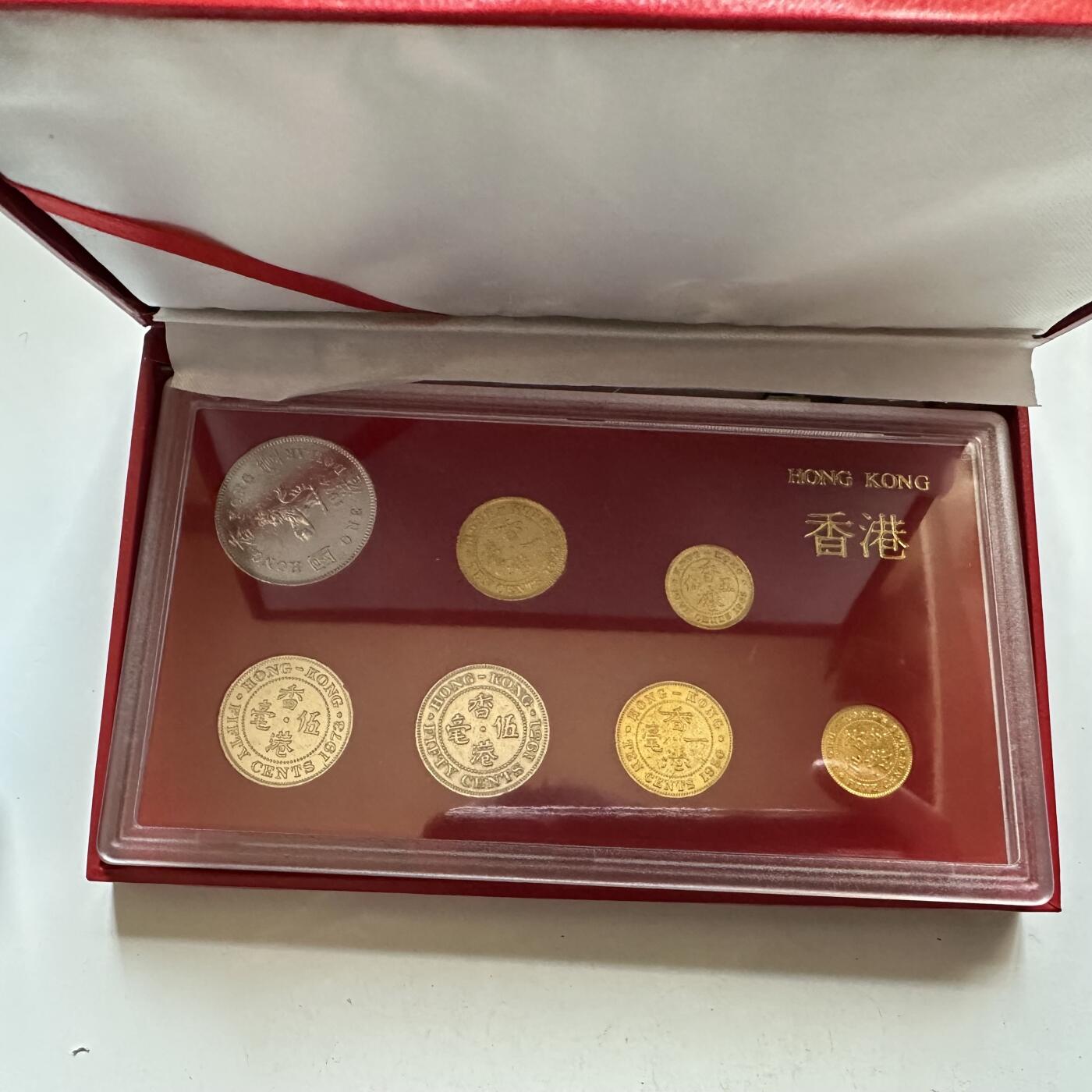 🌹外币初藏🌹🐯2026年第16场 快递将在12号停运 年前需发货的抓紧 ，年后正月十五恢复发货 香港硬币收藏礼盒 外包装盒铰链脱胶